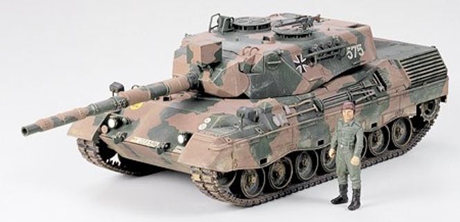 Huvudbild WEST GERMAN LEOPARDA4 MED 1 FIGUR. SKALA 1/35