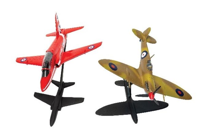 Huvudbild GÅVOSET; BEST OF BRITISH SPITFIRE AND HAWK. SKALA ...
