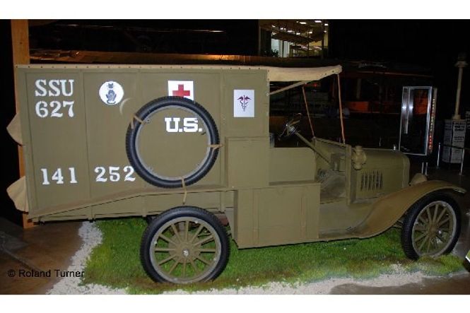 Huvudbild 1917 MODEL T AMBULANCE. 118 DELAR. L=128mm. NIVÅ ...